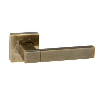 Дверная ручка R06.081 на квадратной розетке